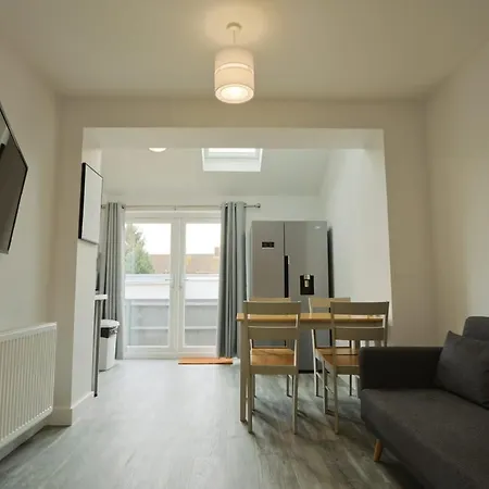 Bridgman Grove Five Bedrooms House