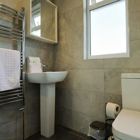 Apartman Bridgman Grove Five Bedrooms House *