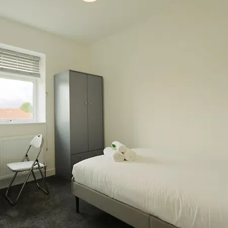 דירה Bridgman Grove Five Bedrooms House
