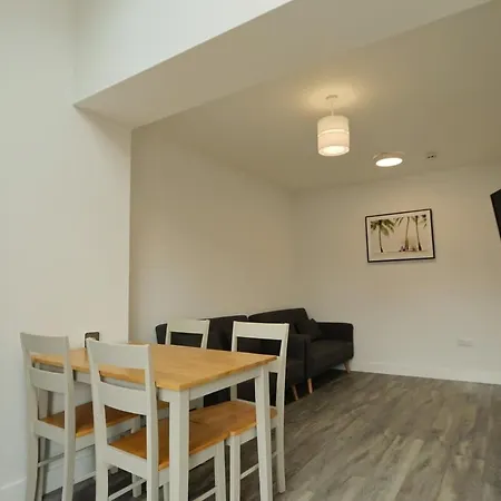 Bridgman Grove Five Bedrooms House Apartment Bristol